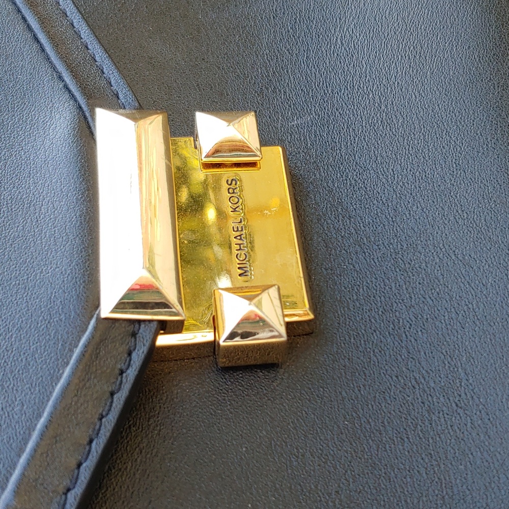 Michael Kors Black Leather Envelope Satchel Bag with Shoulder Strap - Picture 6 of 17